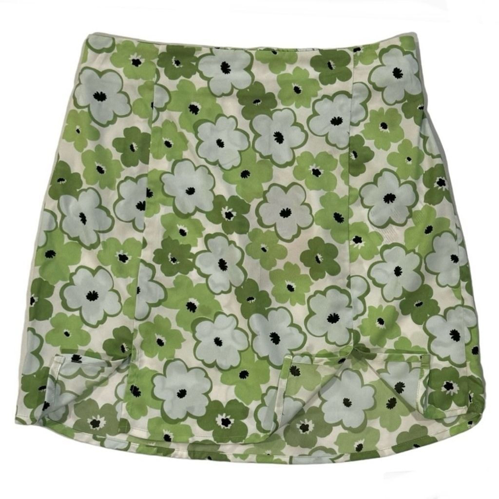 Vero Moda Mini Summer Skirt with 2 Slits on Front Size Small‎ Color Lime Green